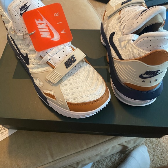 Brand new LeBron XVI looking for 150 or best offer - Picture 3 of 3